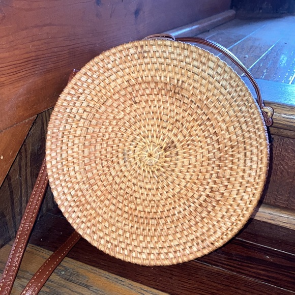 Vintage Boho Handwoven Wicker Round Crossbody Purse - Picture 3 of 3